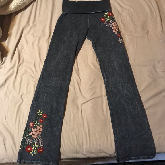 Yoga pants - Picture 3 of 8